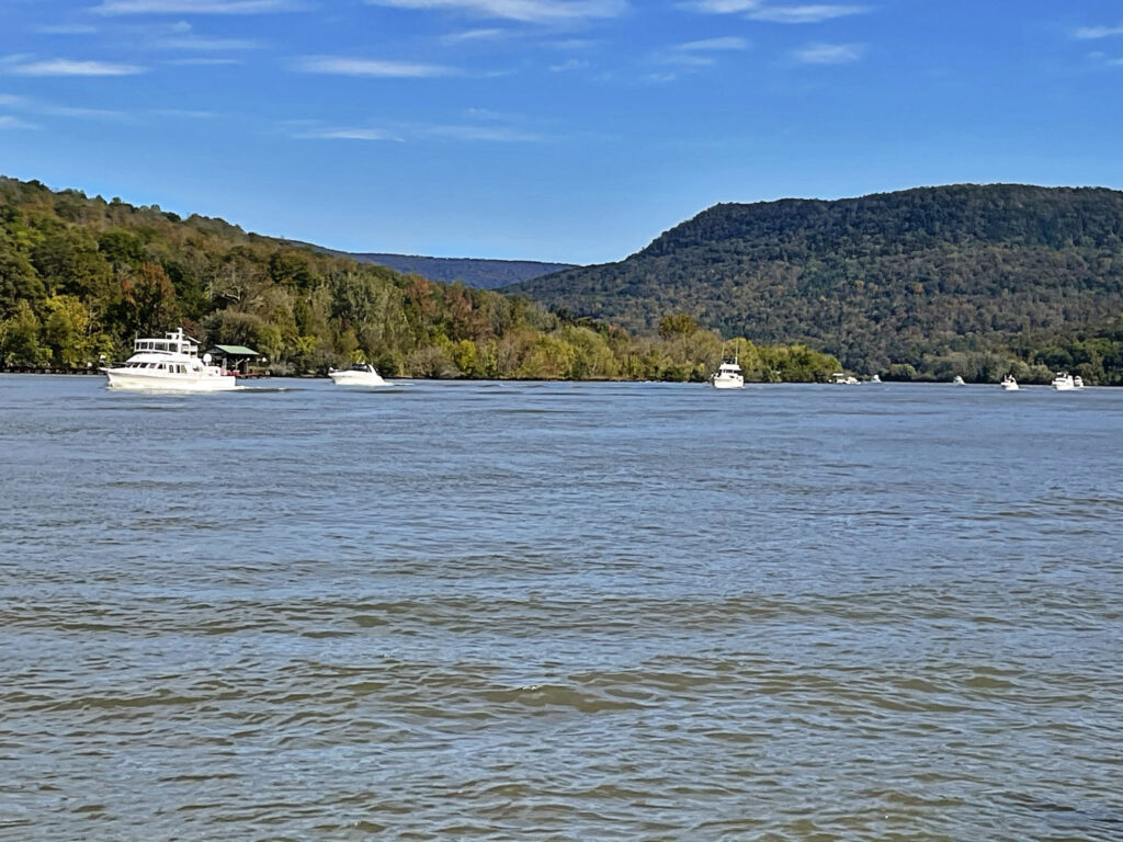 2020 Fall Color Cruise cruising down the gorge