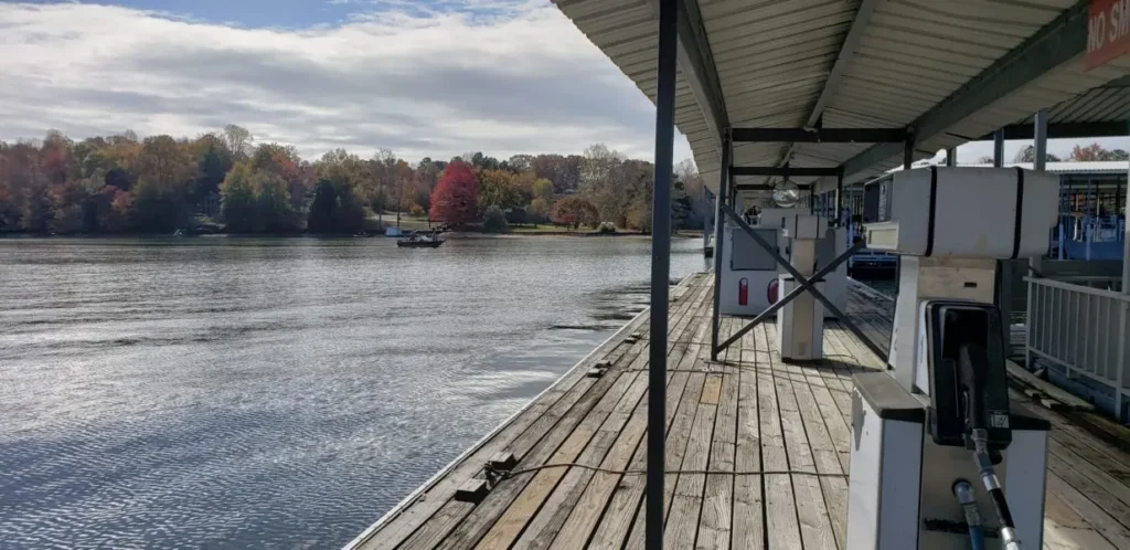 Pine Harbor Marina gas dock 1234x600 1