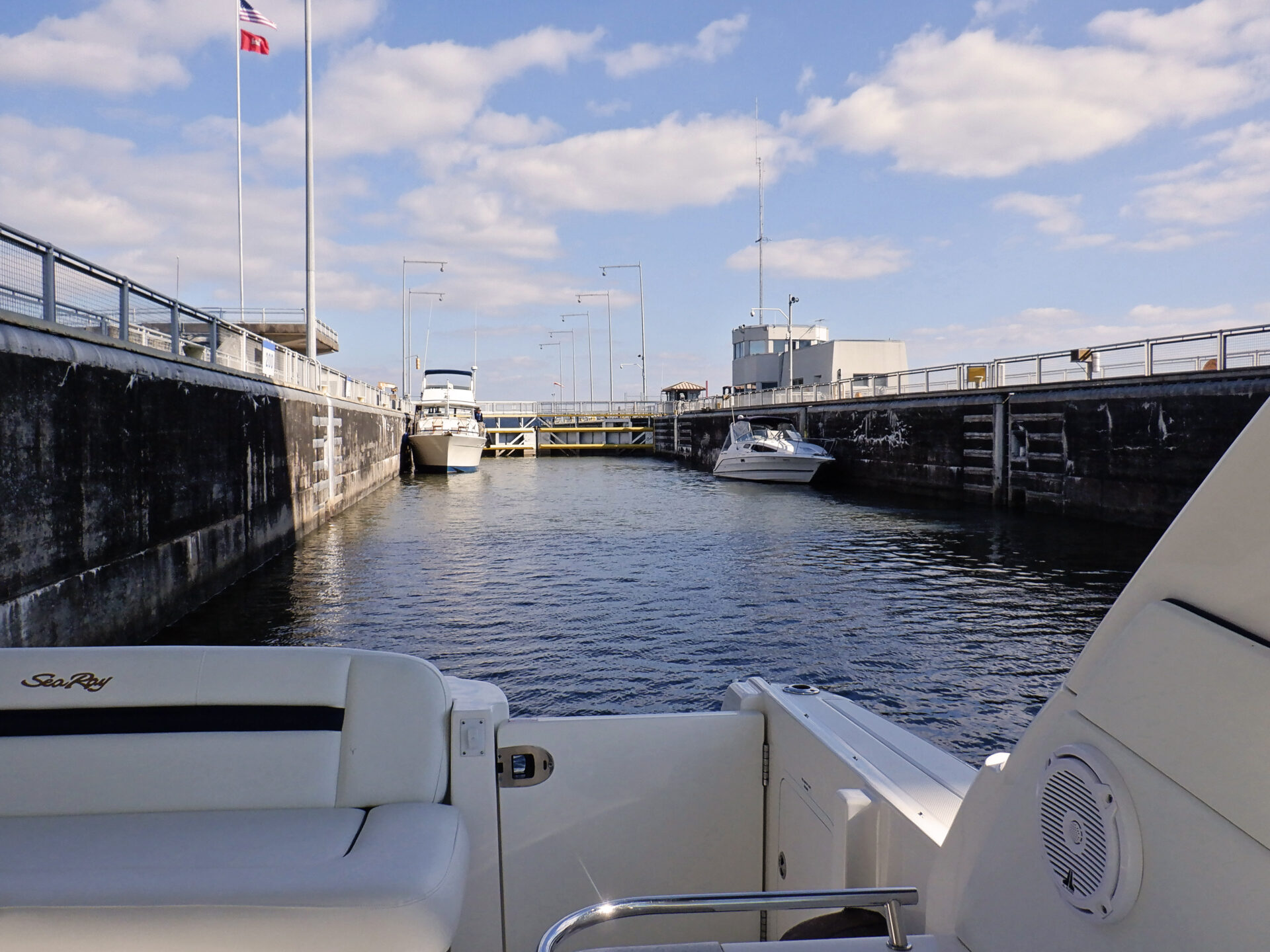 Virtual locking class boats entering lock