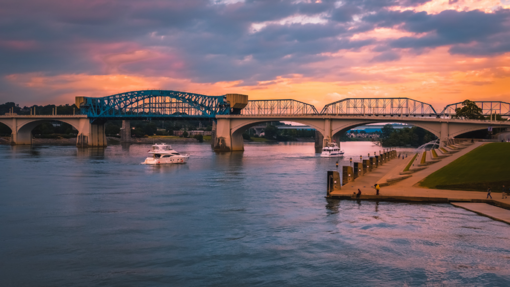 photo of walnut street bridge in downtown chattanooga