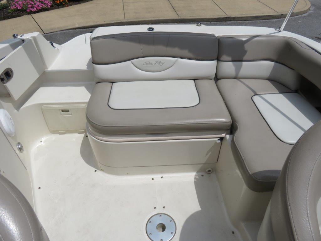 2004 sea ray 220sd #3a cockpit seating 2