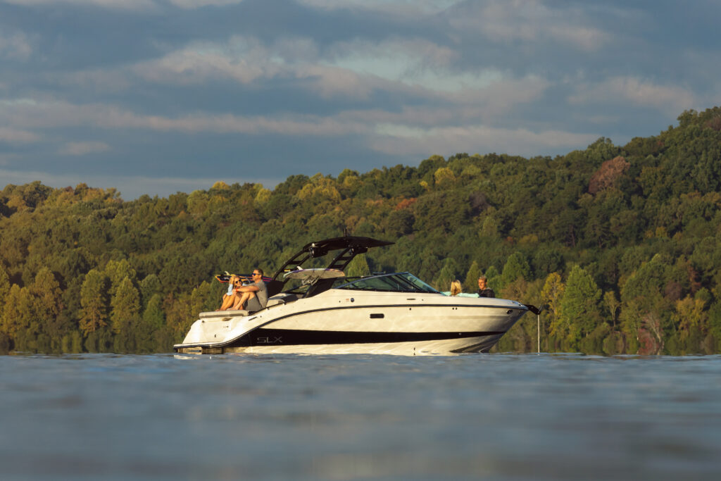 2024 SLX 260 Surf SXS260 lifestyle starboard stern family 01509