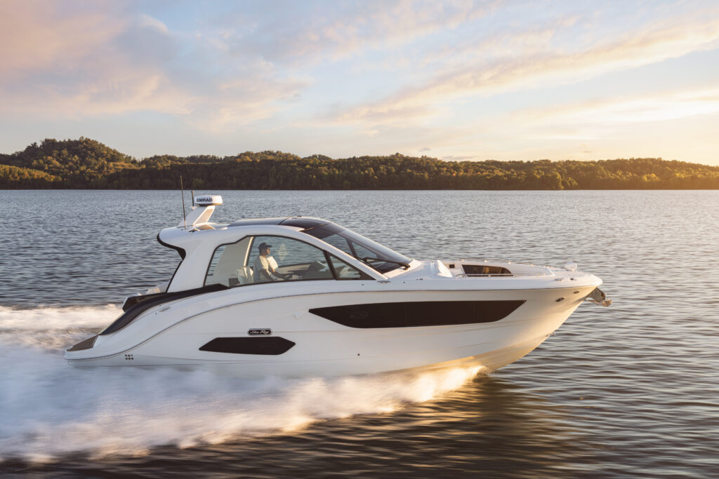 An example of the beauty of a Sea Ray Sundancer 370