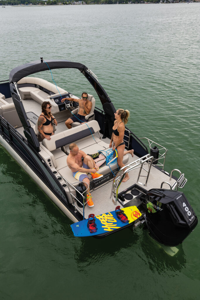 friends enjoying a pontoon boats for rent