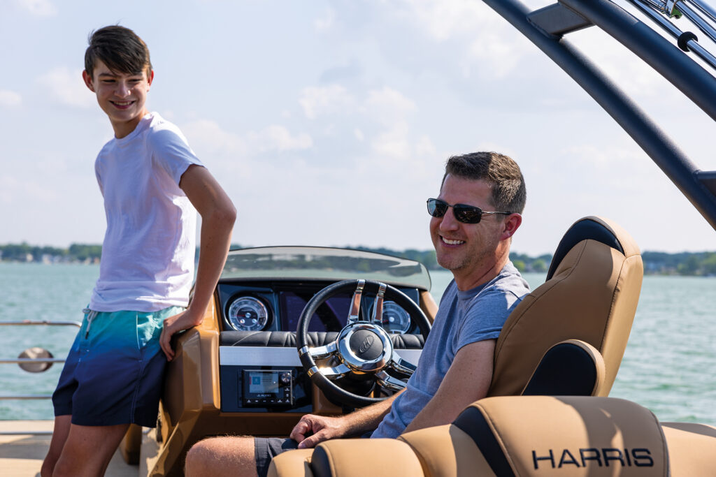 friends enjoying our pontoon rentals in chattanooga