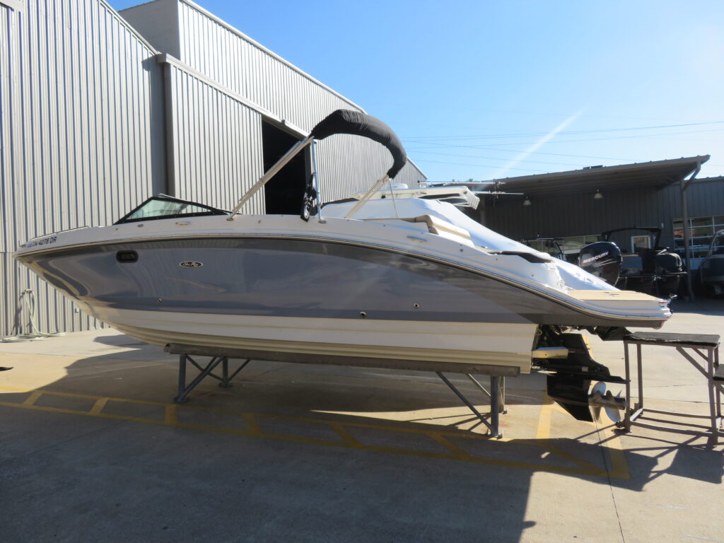 2019 Sea Ray SDX270 1. Profile