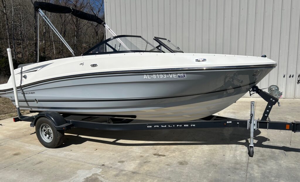 2017 Bayliner VR5 1 Port Profile