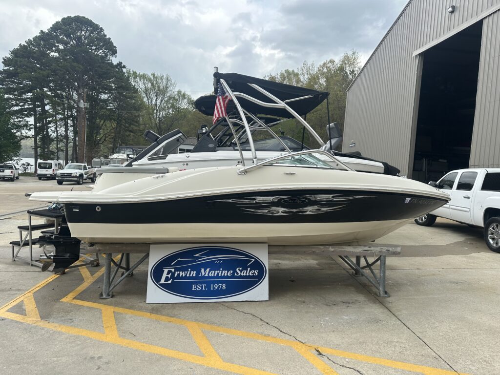 2008 Sea Ray 185SP 1. SIDE PROFILE