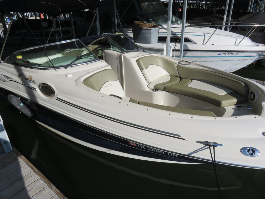 2006 Sea Ray 240SD 3 Bow