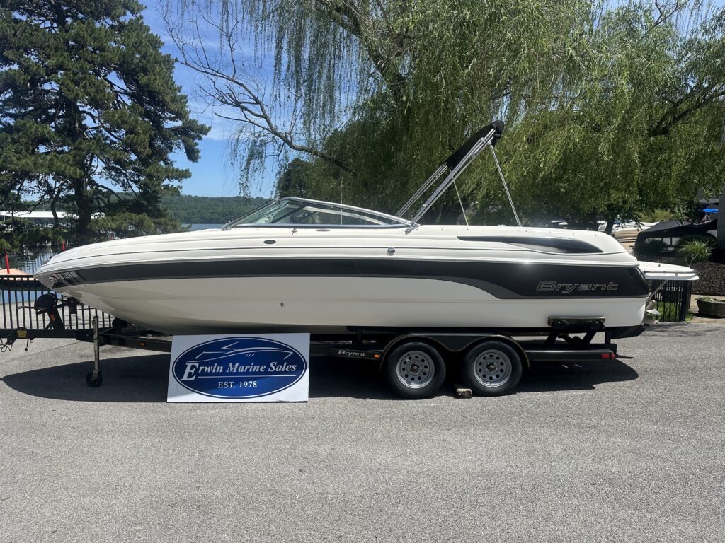 2007 Bryant 240 1. SIDE PROFILE