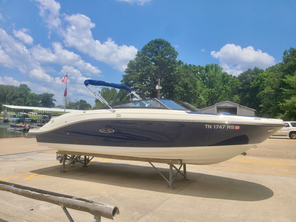 2020 Sea Ray SPX230 1. Profile