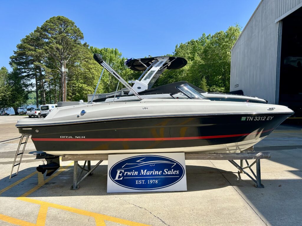 2022 Bayliner VR4 1. Profile