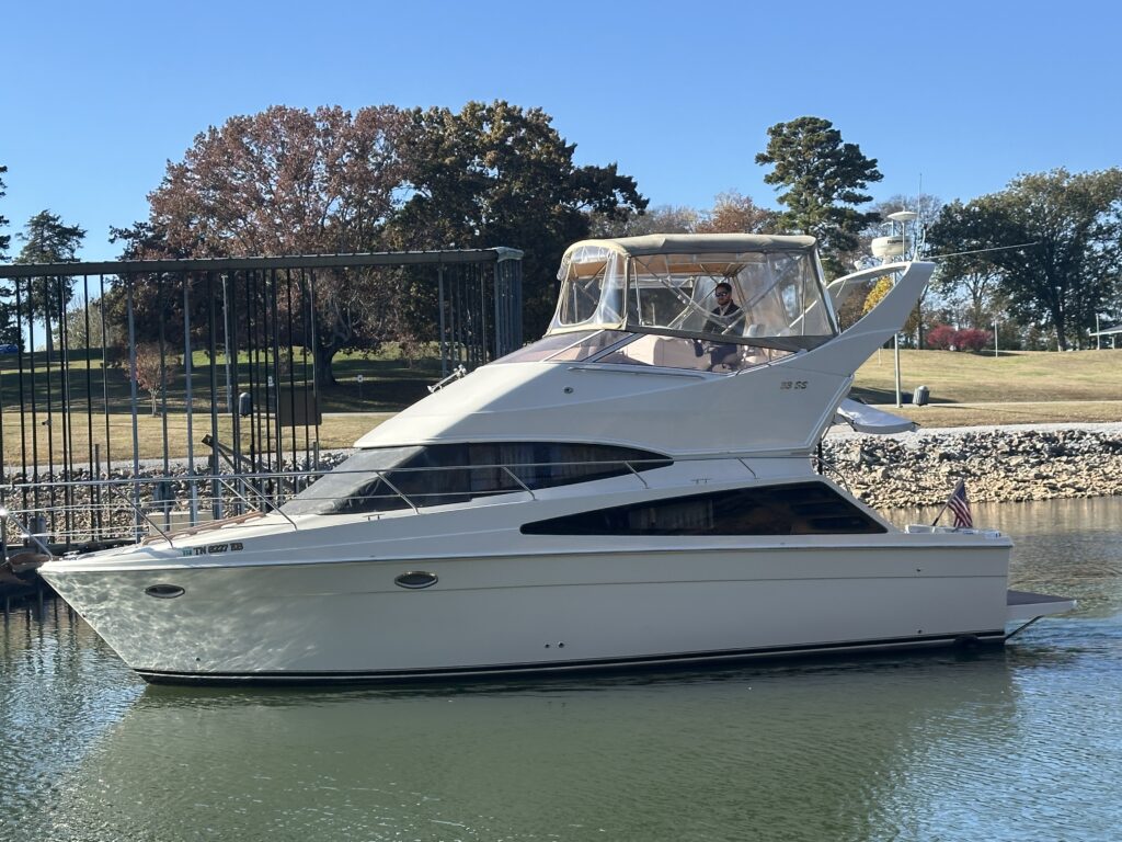 2005 Carver 33SS 1 Profile 2