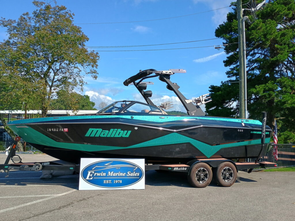 2022 Malibu 25LSV 1. SIDE PROFILE