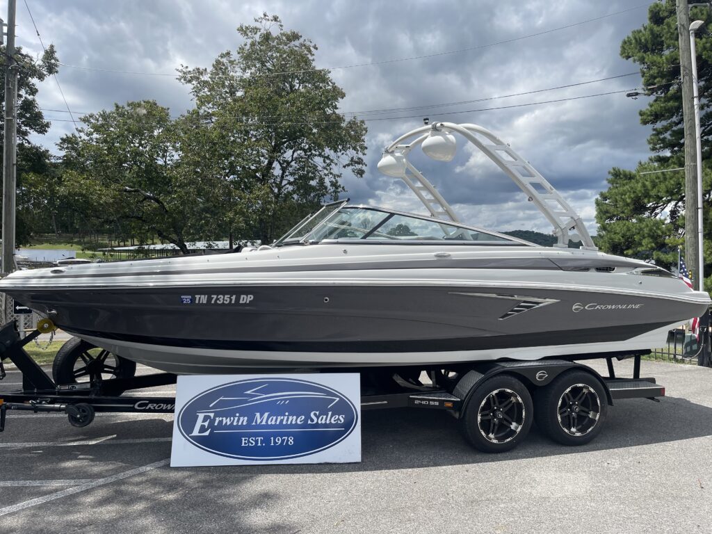 2024 Crownline 240 1. Profile