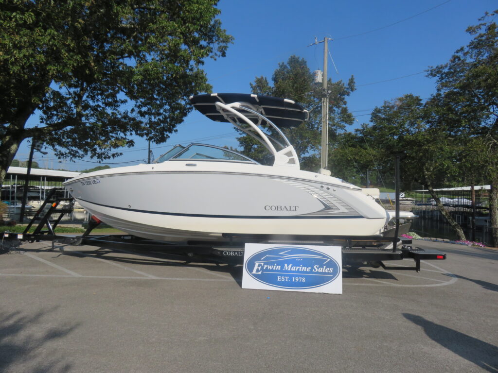 2020 Cobalt R3 Surf 1. Profile 1