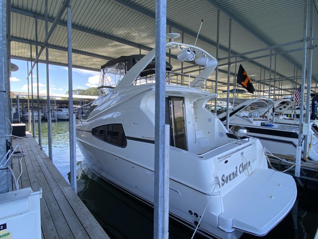 2002 Silverton 33 Sport 3 Profile in slip