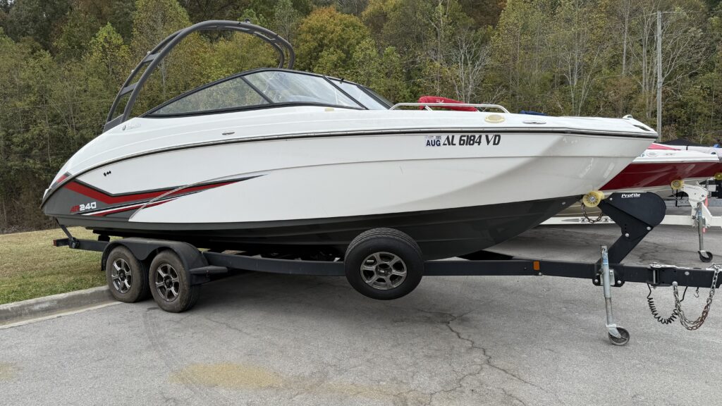 2019 Yamaha 240AR 01 profile