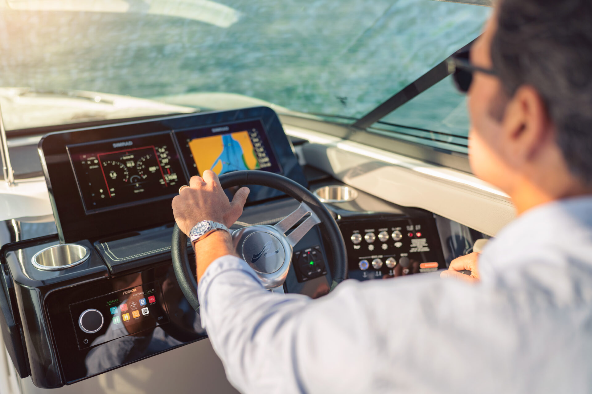 2026 SLX 260 SLX260 lifestyle man helm 03345 scaled 2026 Boat Trends